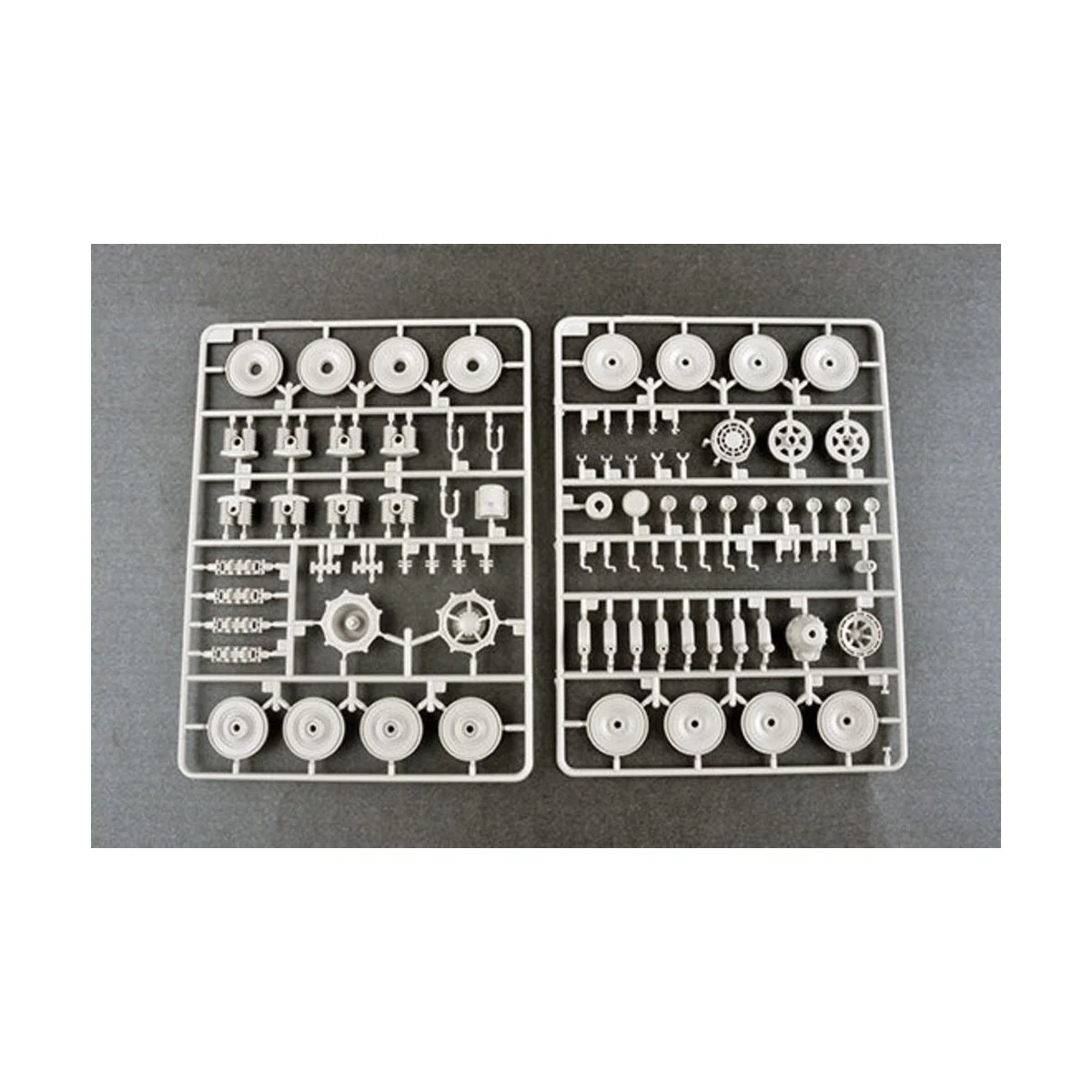 E-100 Heavy Tank -Krupp Turret, 1/35 - Trumpeter 09543 E-100 Heavy Tank -Krupp Turret, 1/35 - Trumpeter 09543