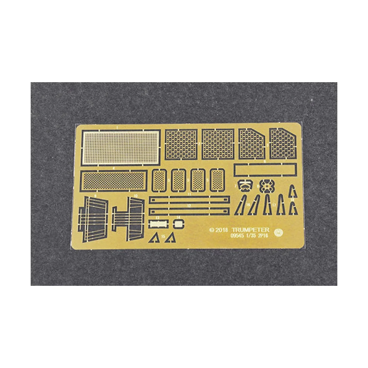 2P16 Launcher with Missile of 2k6 Luna (FROG-5) - Trumpeter 09545