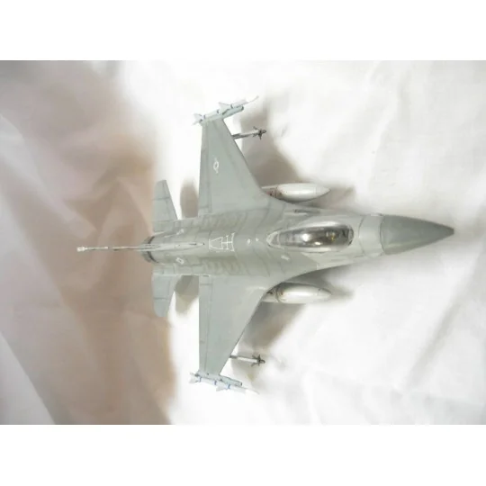 F-16C-40 Aviano A.B., 1/72 - Mistercraft D-90