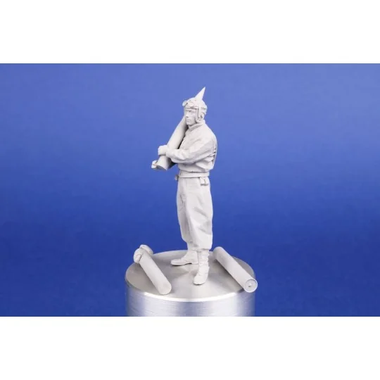 M36 Tank Destroyer Loader, 1/35 - CMK 129-F35410 M36 Tank Destroyer Loader, 1/35 - CMK 129-F35410