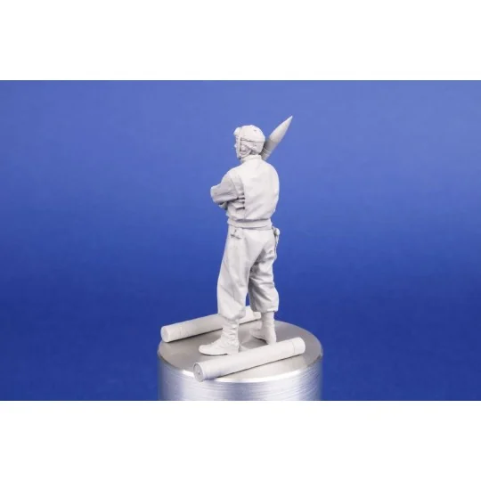 M36 Tank Destroyer Loader, 1/35 - CMK 129-F35410 M36 Tank Destroyer Loader, 1/35 - CMK 129-F35410