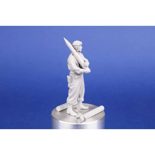 M36 Tank Destroyer Loader, 1/35 - CMK 129-F35410 M36 Tank Destroyer Loader, 1/35 - CMK 129-F35410