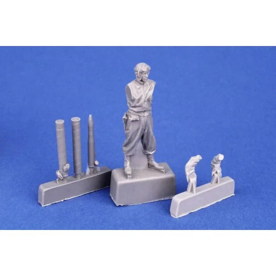 M36 Tank Destroyer Loader, 1/35 - CMK 129-F35410 M36 Tank Destroyer Loader, 1/35 - CMK 129-F35410