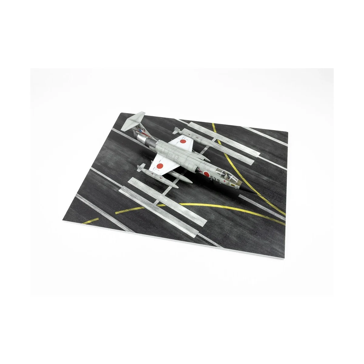 Modern NATO Airfield Type 2 300x230mm (Universal), 1/72 - Red Fox S...