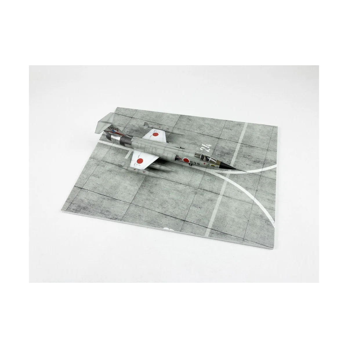 Modern NATO Airfield Type 3 300x230mm (Universal), 1/72 - Red Fox S...