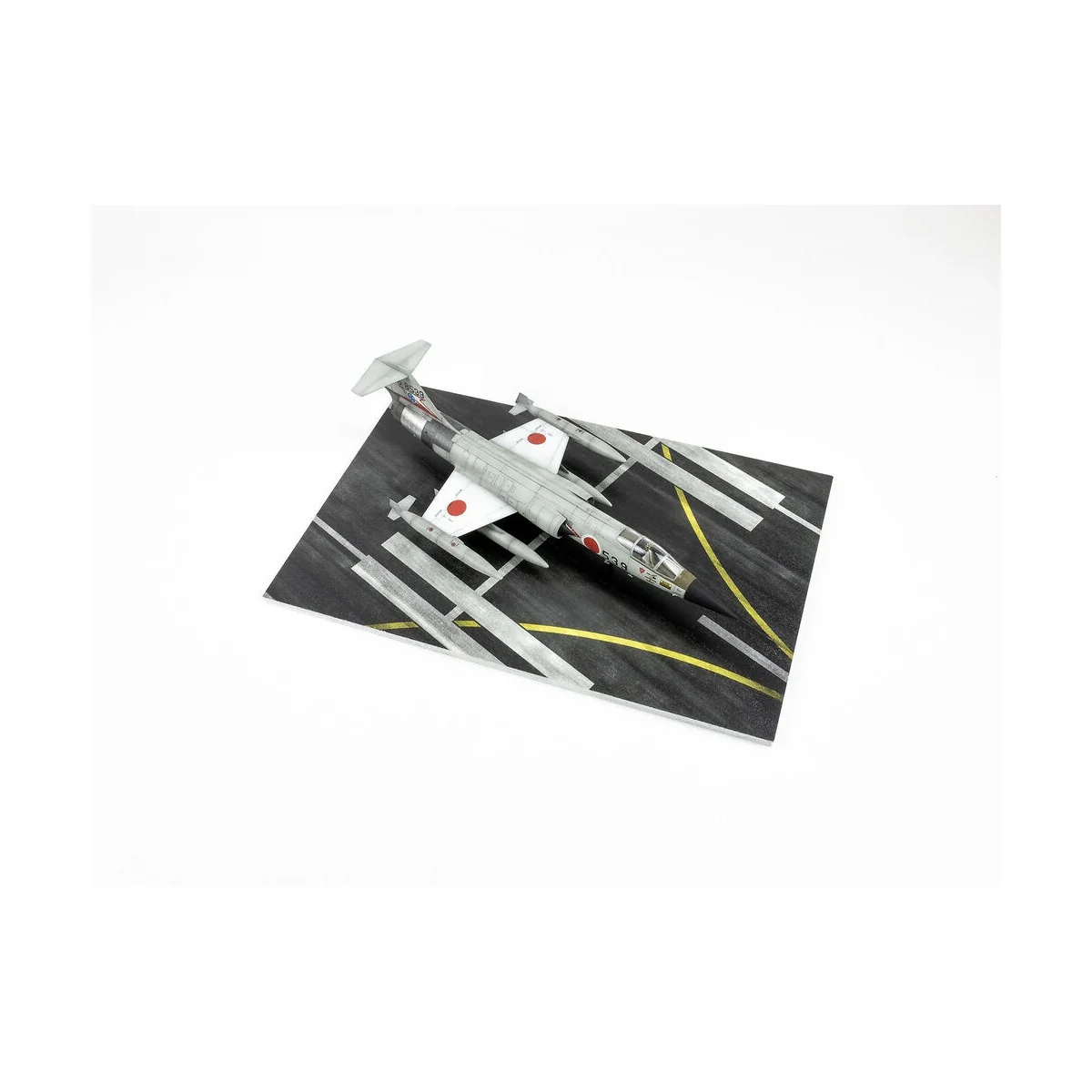 Modern NATO Airfield Type 2 250x160mm (Universal), 1/72 - Red Fox S...