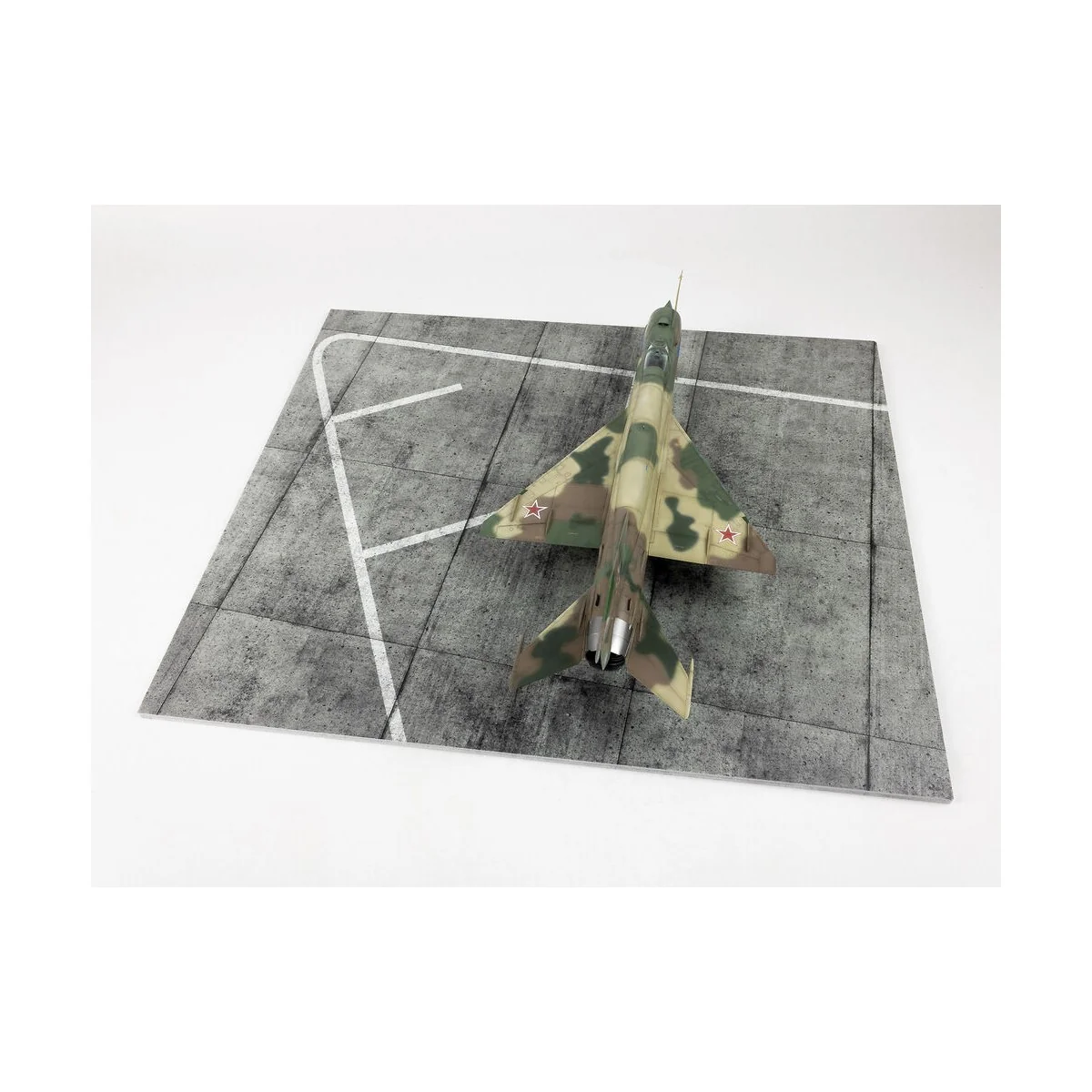 Modern NATO Airfield Type 5 380x320mm (Universal), 1/48 - Red Fox S...