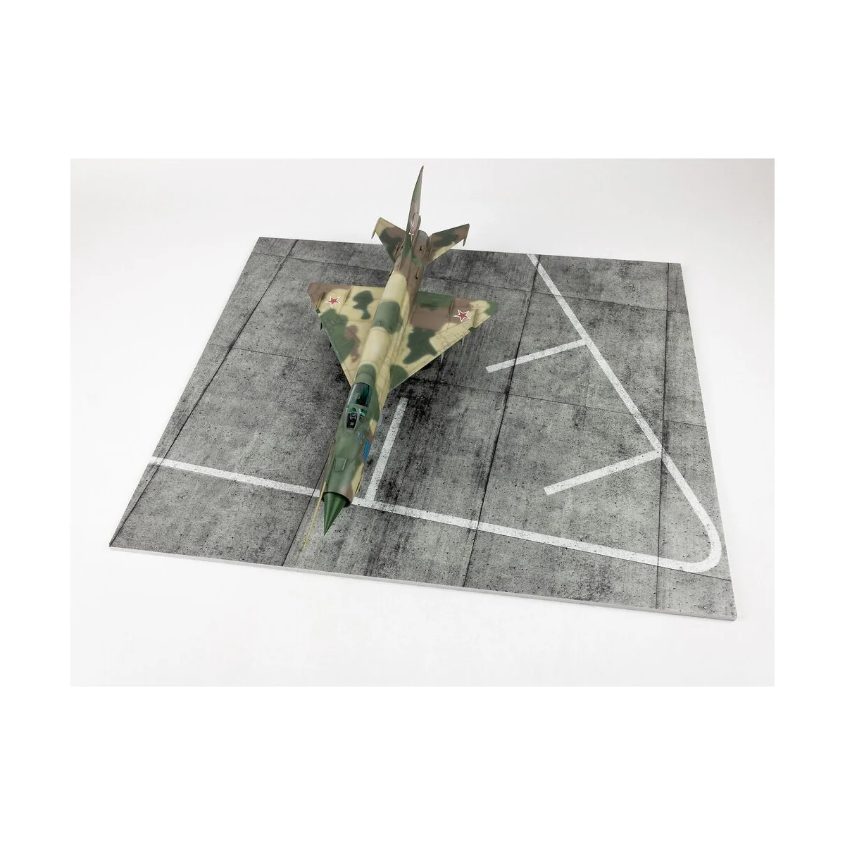 Modern NATO Airfield Type 5 380x320mm (Universal), 1/48 - Red Fox S...