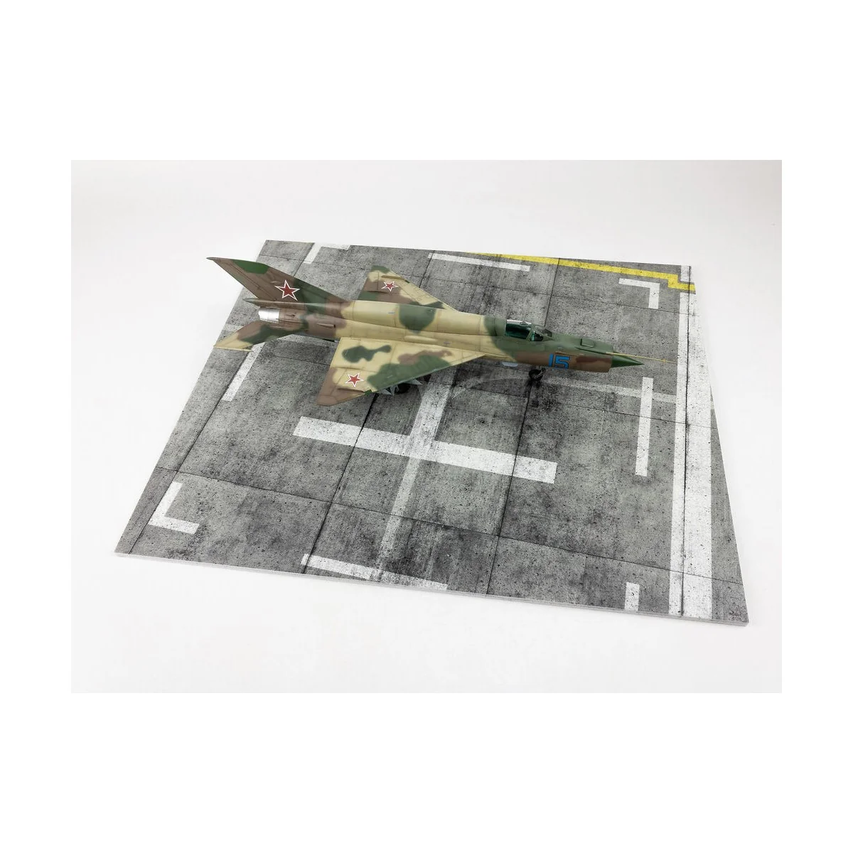 Modern NATO Airfield Type 8 380x320mm (Universal), 1/48 - Red Fox S...