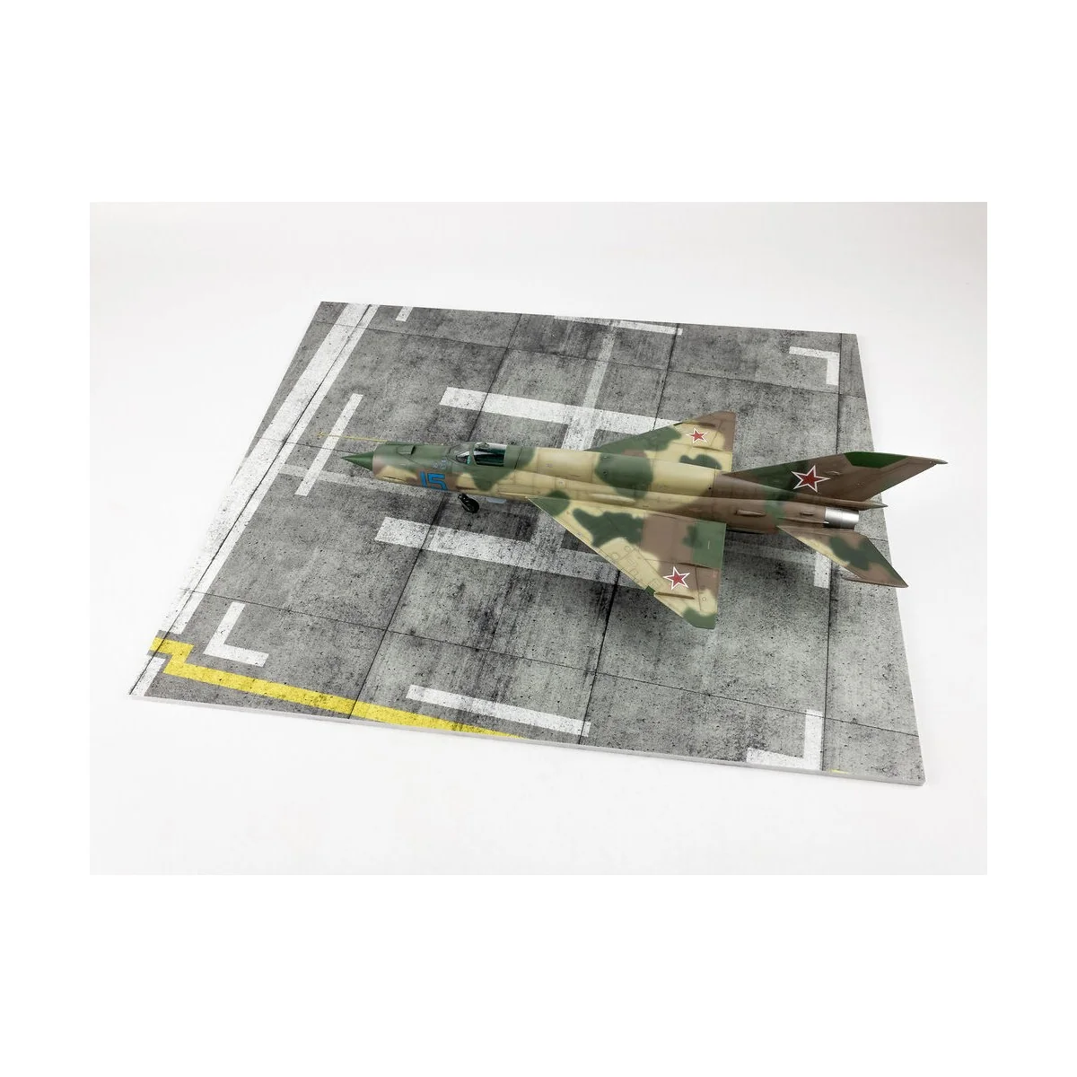 Modern NATO Airfield Type 8 380x320mm (Universal), 1/48 - Red Fox S...