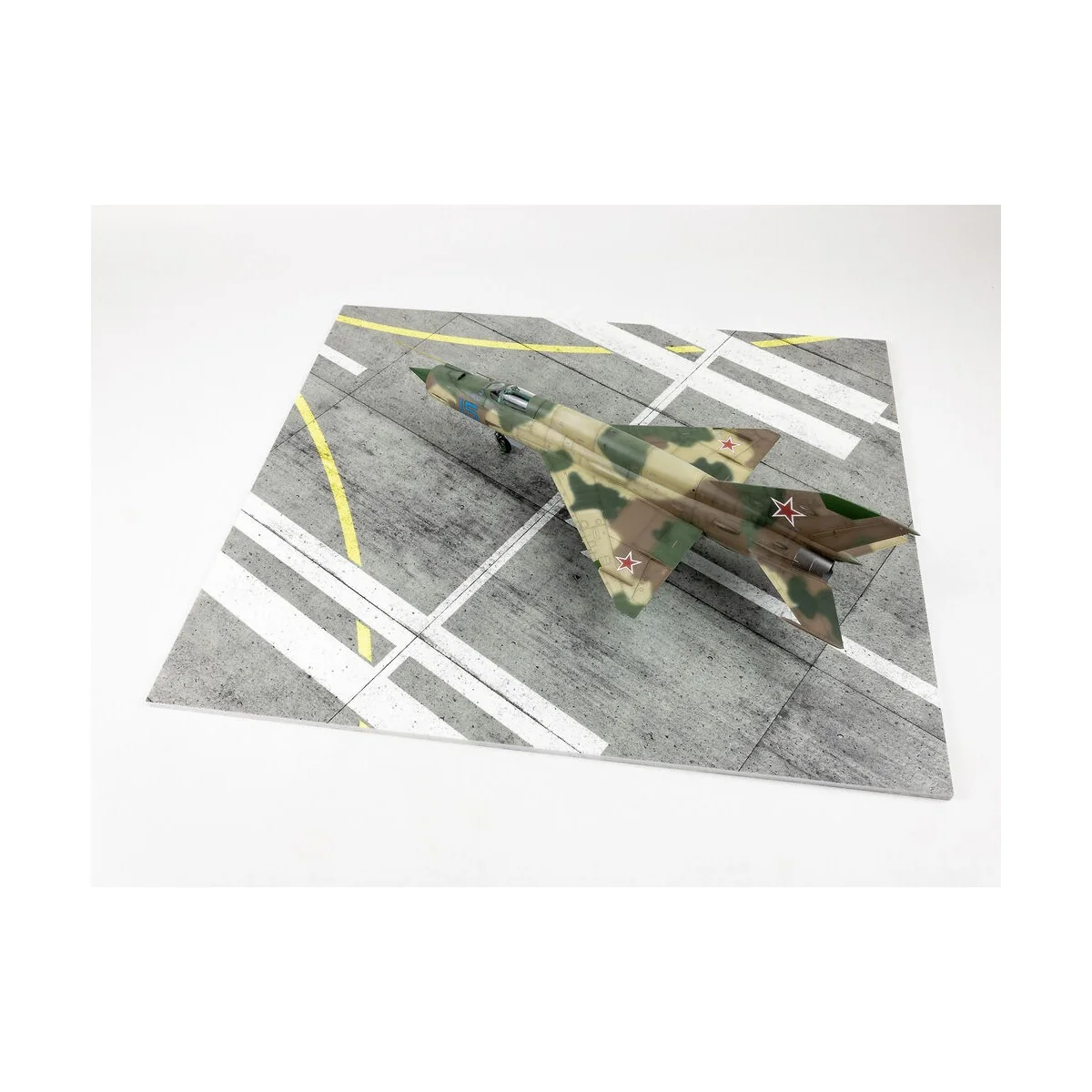 Modern NATO Airfield Type 9 380x320mm (Universal), 1/48 - Red Fox S...