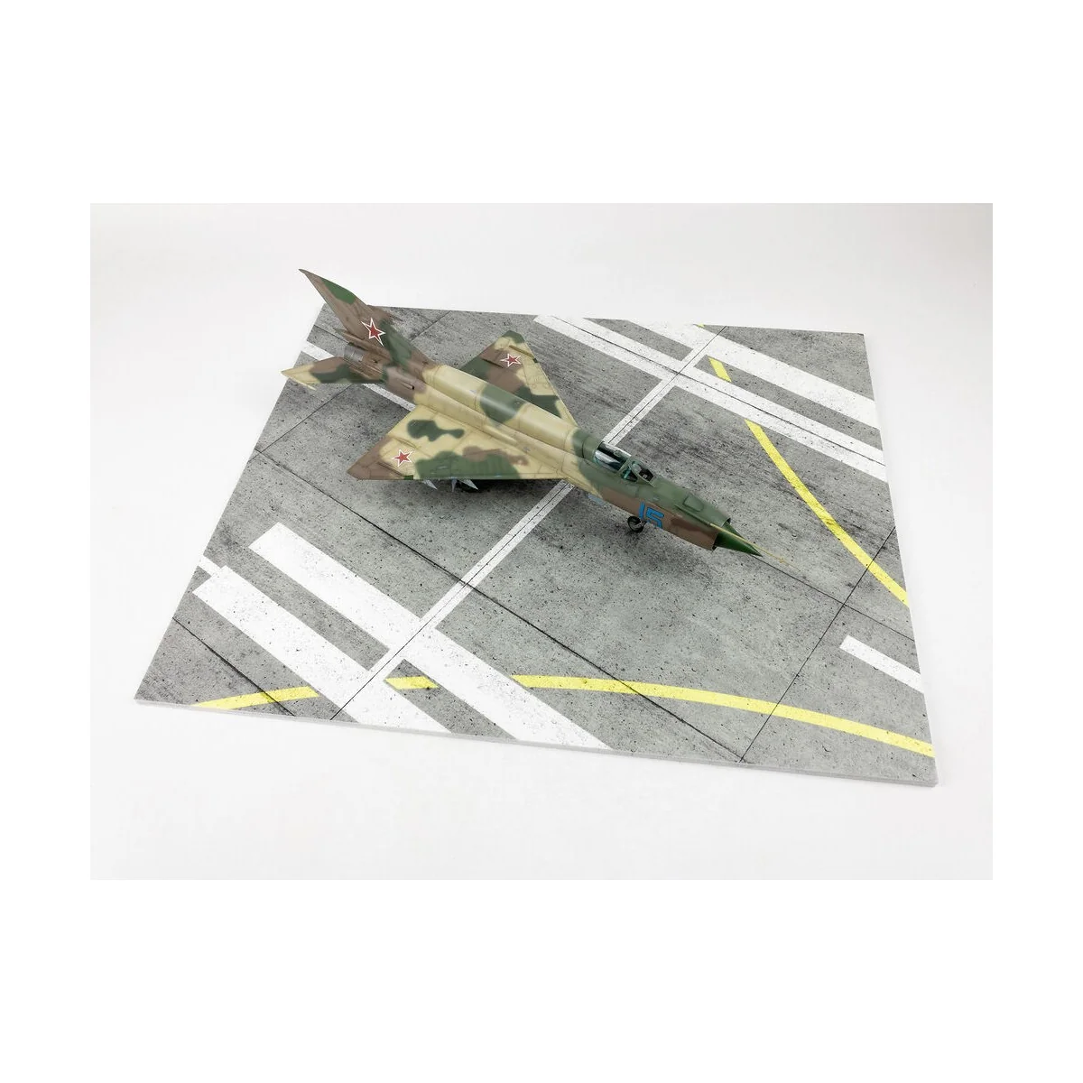 Modern NATO Airfield Type 9 380x320mm (Universal), 1/48 - Red Fox S...