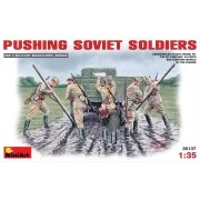 Pushing Soviet Soldiers, 1/35 - MiniArt 35137