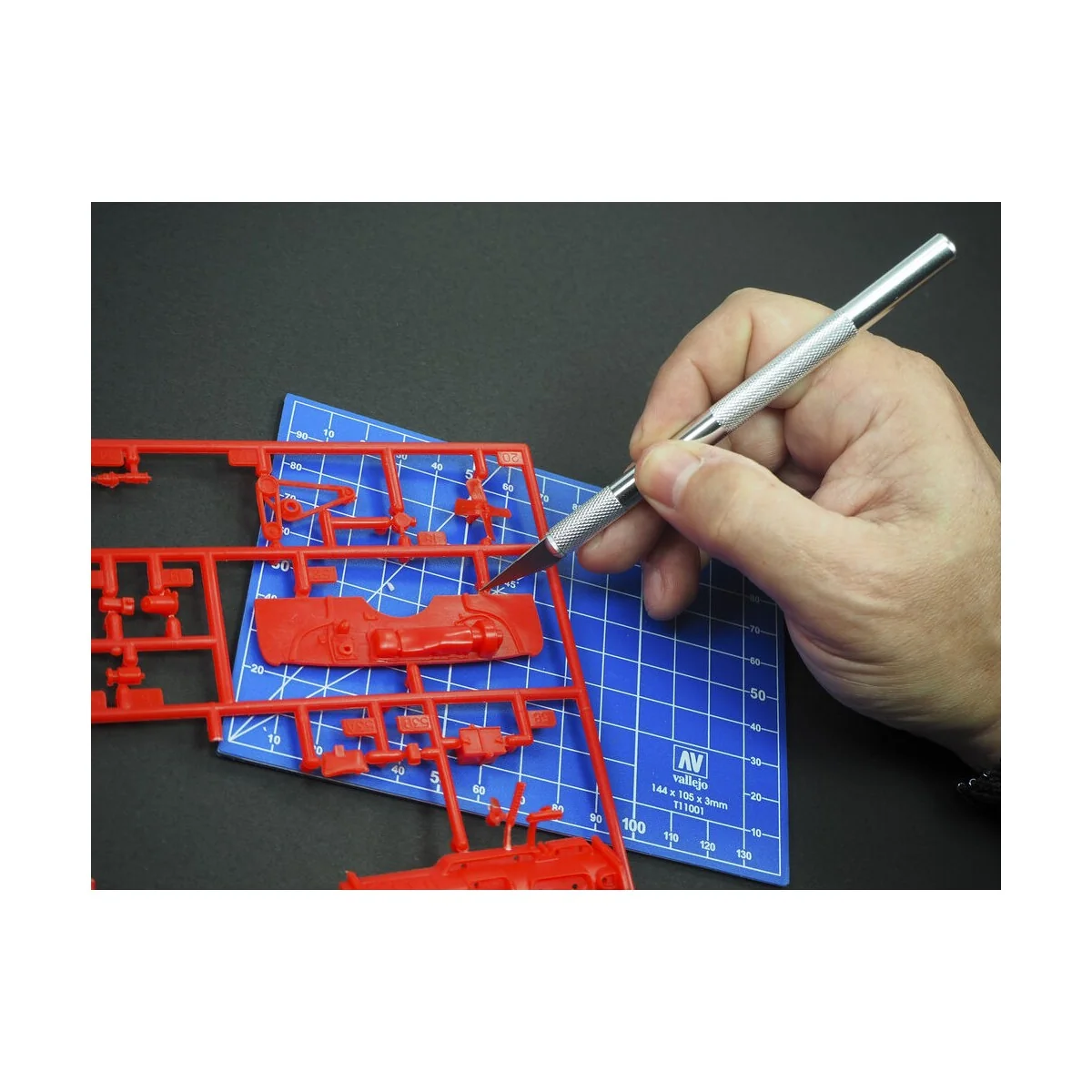 Modeling knife no. 1 with blade no. 11 - Vallejo T06006