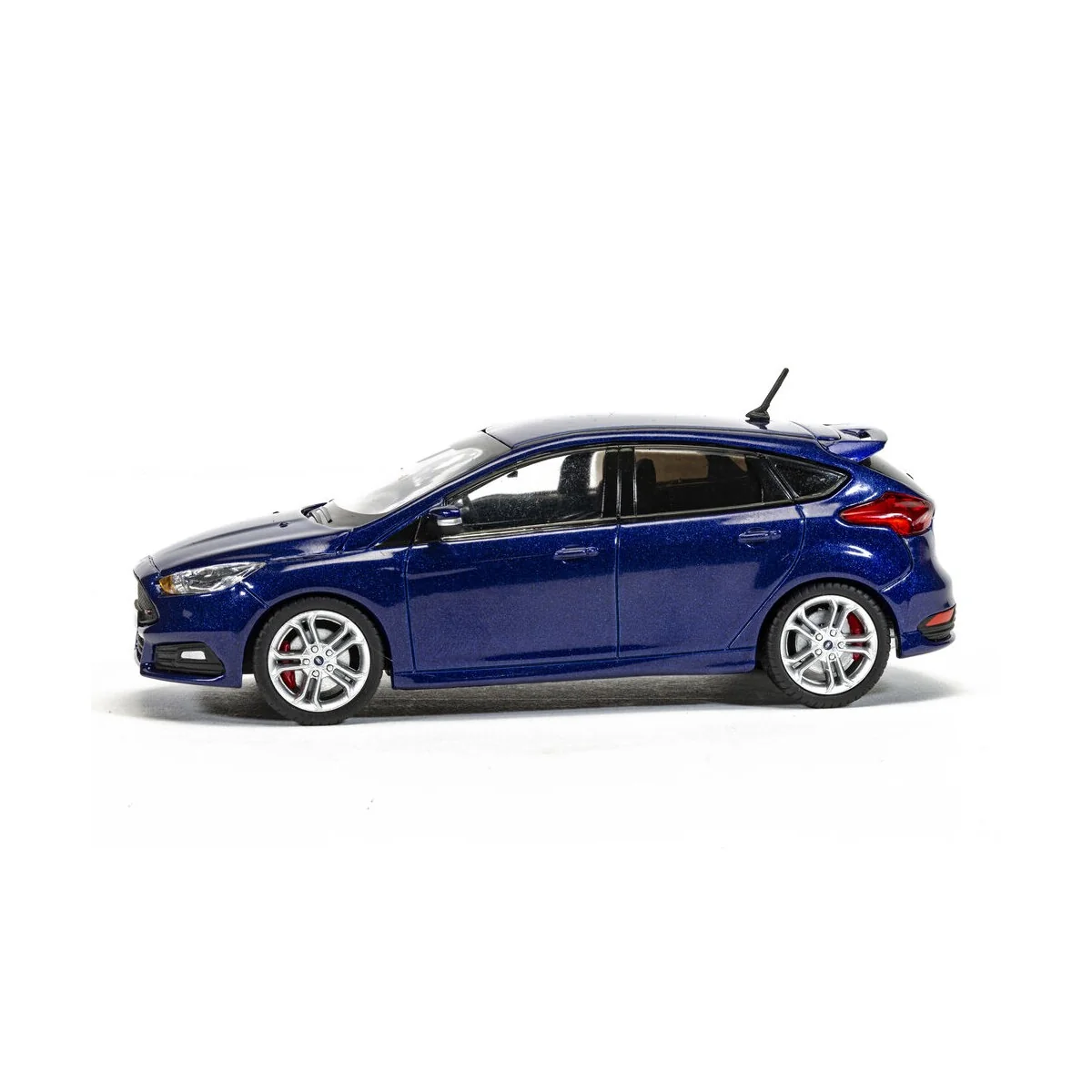 Ford Focus Mk3 ST, Deep Impact Blue, 1/43 - Corgi VA15307 Ford Focus Mk3 ST, Deep Impact Blue, 1/43 - Corgi VA15307