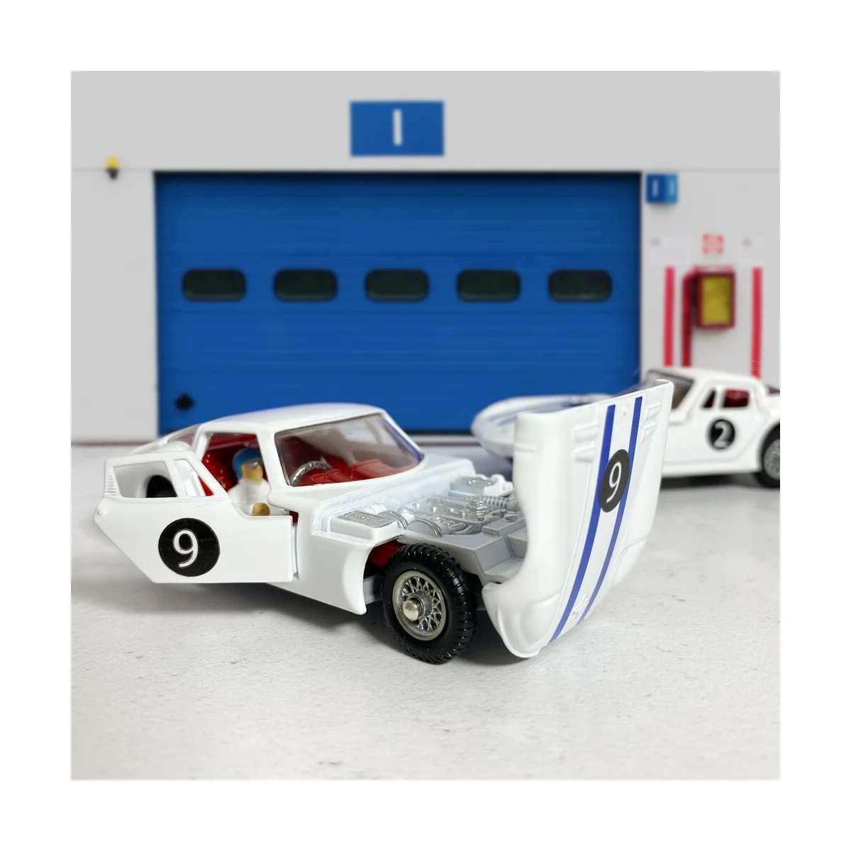 324 Marcos 1800 GT With Volvo Engine - Corgi CD54321027